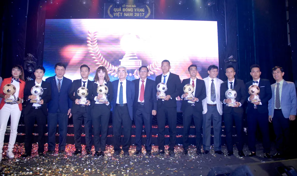 Thanh Trung và Kiều Trinh đoạt Quả bóng vàng Việt Nam 2017 ảnh 1