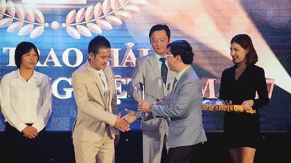 Thanh Trung và Kiều Trinh đoạt Quả bóng vàng Việt Nam 2017 ảnh 3