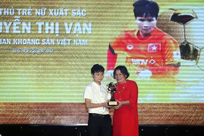 Thanh Trung và Kiều Trinh đoạt Quả bóng vàng Việt Nam 2017 ảnh 20