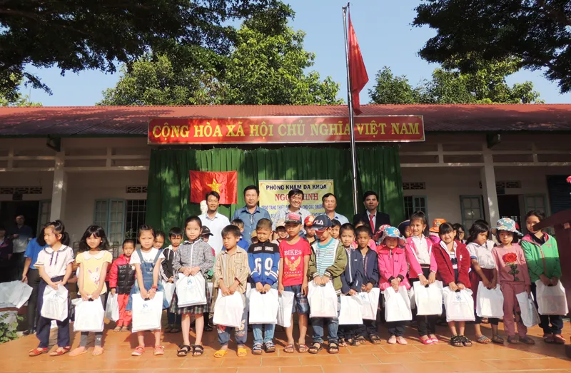 Khám bệnh miễn phí và tặng quà đồng bào tại Đắk Nông ảnh 2