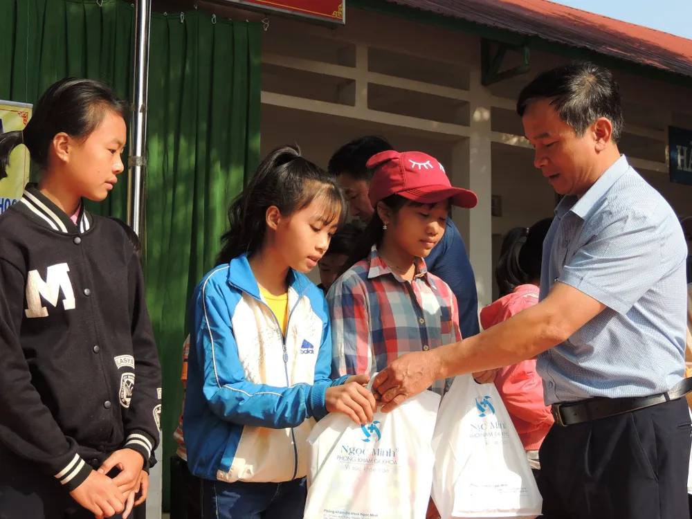 Khám bệnh miễn phí và tặng quà đồng bào tại Đắk Nông ảnh 3