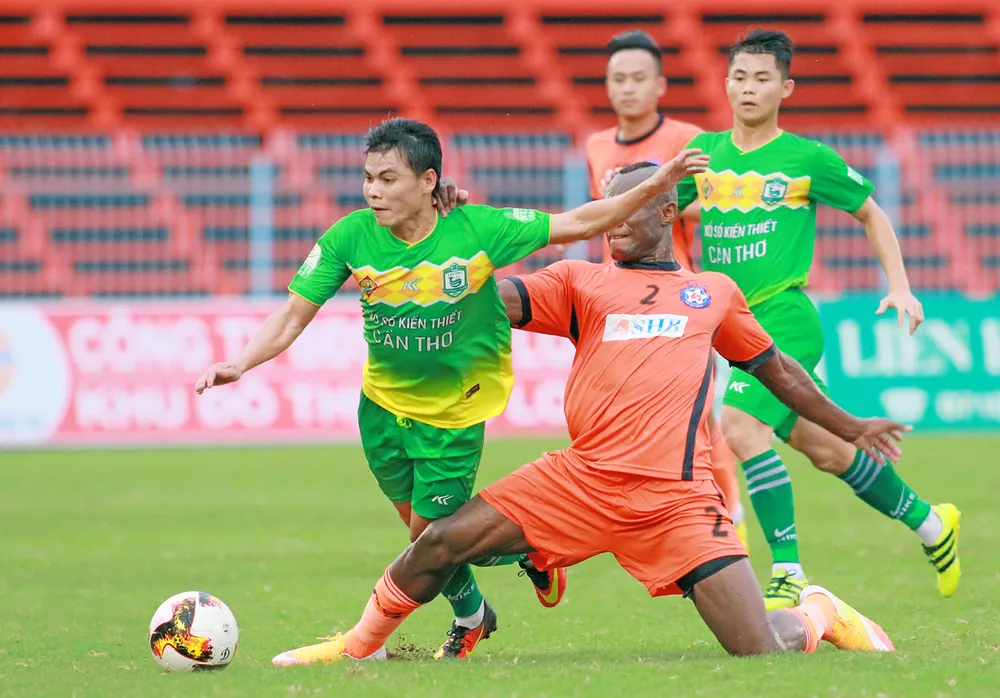 BXH vòng 10-Nuti Cafe V.League 2018: Bình Dương tạm chiếm ngôi nhì của Quảng Ninh ảnh 1