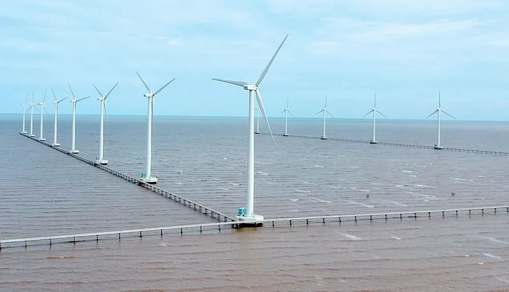 Điện gió, nguồn năng lượng sạch đang được triển khai tại Việt Nam. Ảnh: CAO THĂNG