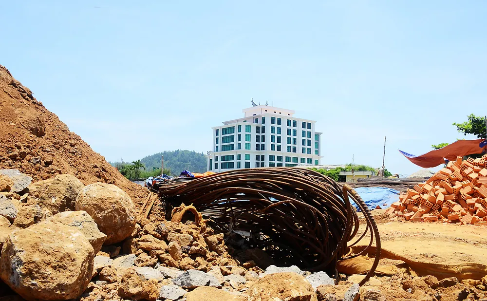 Chủ đầu tư dự án khách sạn đào bới, xây dựng ngổn ngang trên đất quốc phòng đảo tiền tiêu Lý Sơn