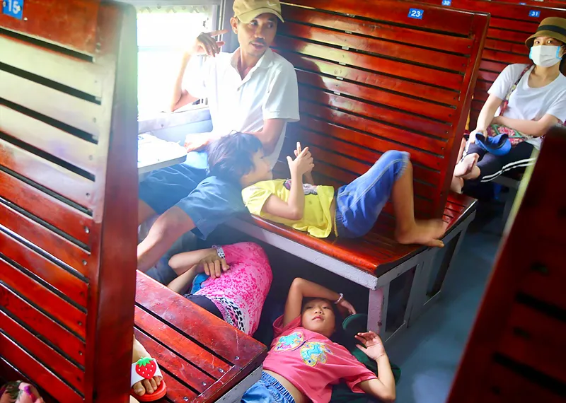 Trẻ em trong toa tàu  ​