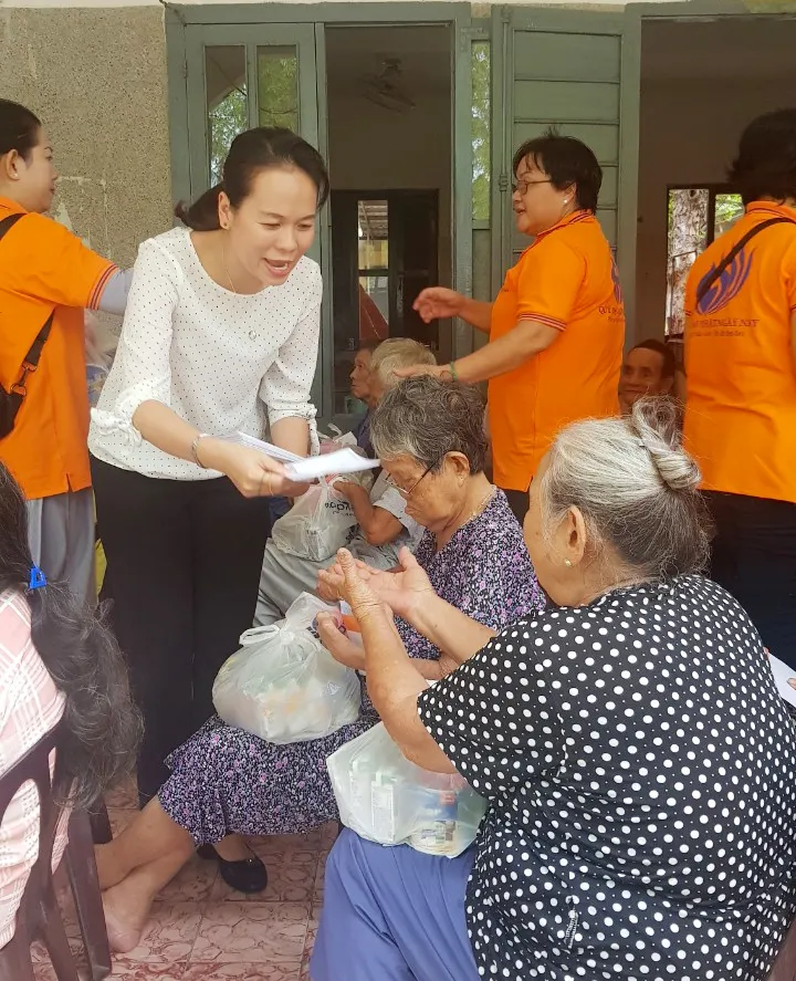 Hơn 300 triệu đồng tặng quà bệnh nhân phong ảnh 2