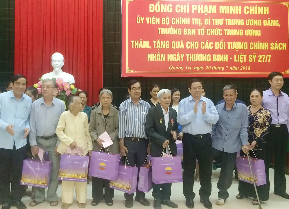 Thủ tướng Nguyễn Xuân Phúc dâng hương tại Khu Di tích quốc gia đặc biệt Kim Liên ảnh 2