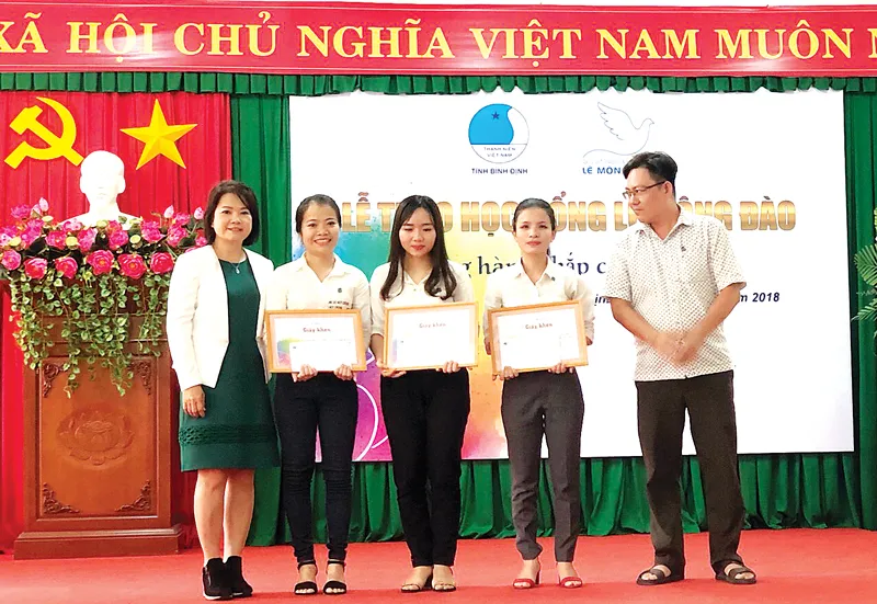 Quỹ Hỗ trợ giáo dục Lê Mộng Đào tiếp tục đồng hành cùng các SV-HS tại 5 tỉnh thành ảnh 3