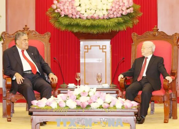 Tổng Bí thư Nguyễn Phú Trọng tiếp đồng chí Miguel Mejia, Tổng Bí thư Đảng Phong trào Cánh tả Thống nhất (MIU), Bộ trưởng Chính sách hội nhập khu vực Cộng hòa Dominica. Ảnh: TTXVN