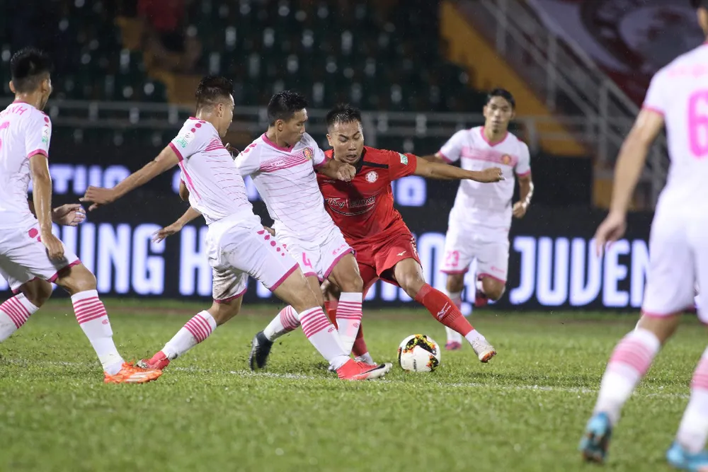 Trận CLB TPHCM thắng CLB Sài Gòn 5 - 0 tại vòng 23 Nuti Cafe V.League 2018 trên sân Thống Nhất