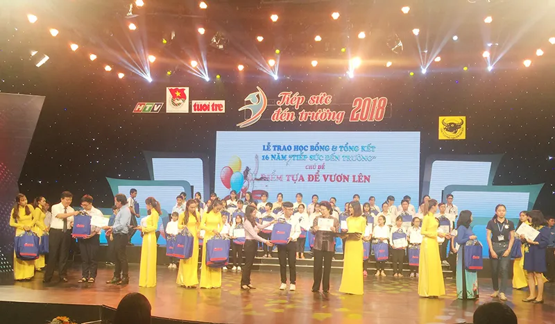 Trao học bổng “Tiếp sức đến trường” khu vực Đông Nam Bộ: 187 tân sinh viên được “tiếp lửa”