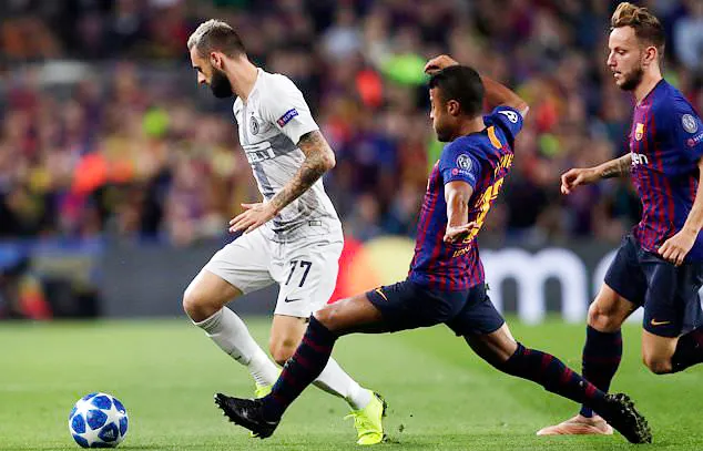 Barcelona (phải) trong chiến thắng 2 - 0 trước đội khách Inter Milan.