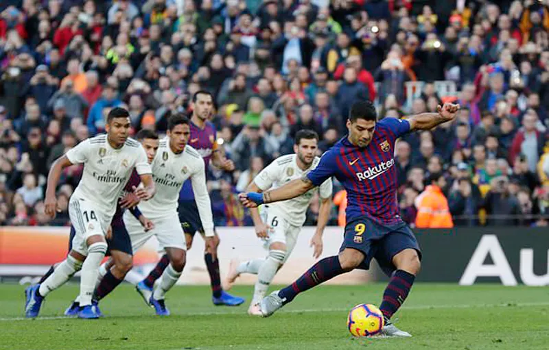 Suarez (Barcelona) lập cú hat-trick vào lưới Real Madrid