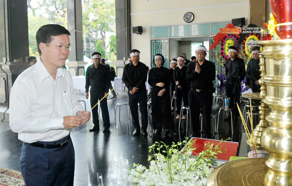 Nhiều đoàn đến viếng đồng chí Nguyễn Thị Vân        ảnh 6