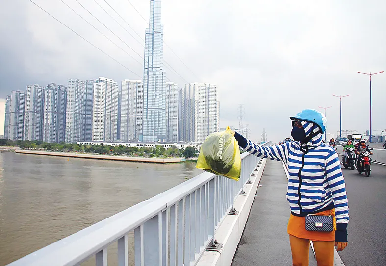 Rác - dọn một, xả mười!  ảnh 3