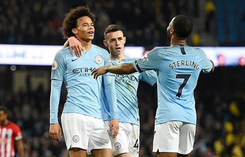 Manchester City trở lại ngôi đầu bảng