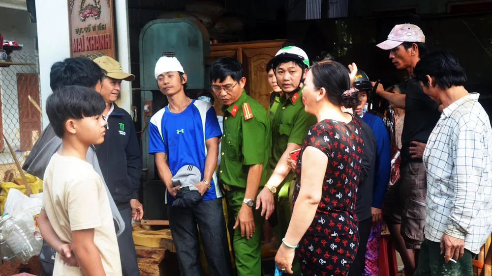 Bom nổ trong khu vực dân cư tại tỉnh Quảng Ngãi ảnh 1