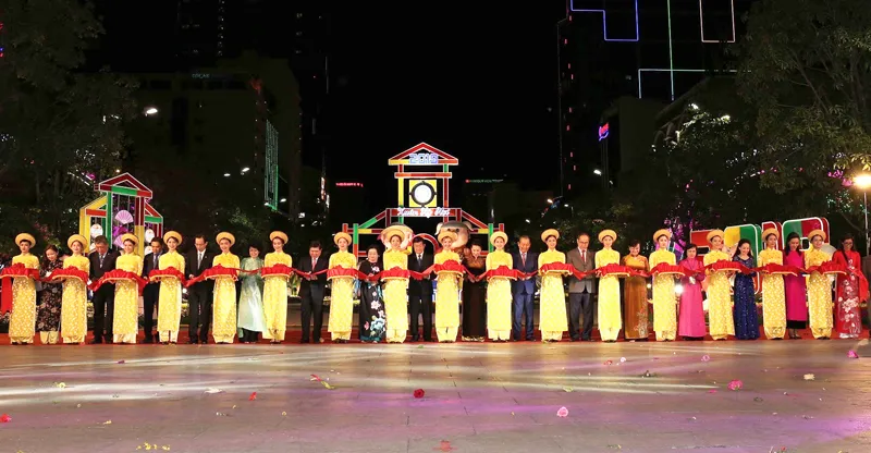 Tưng bừng khai mạc lễ hội đường hoa, đường sách Tết Kỷ Hợi 2019 ảnh 1