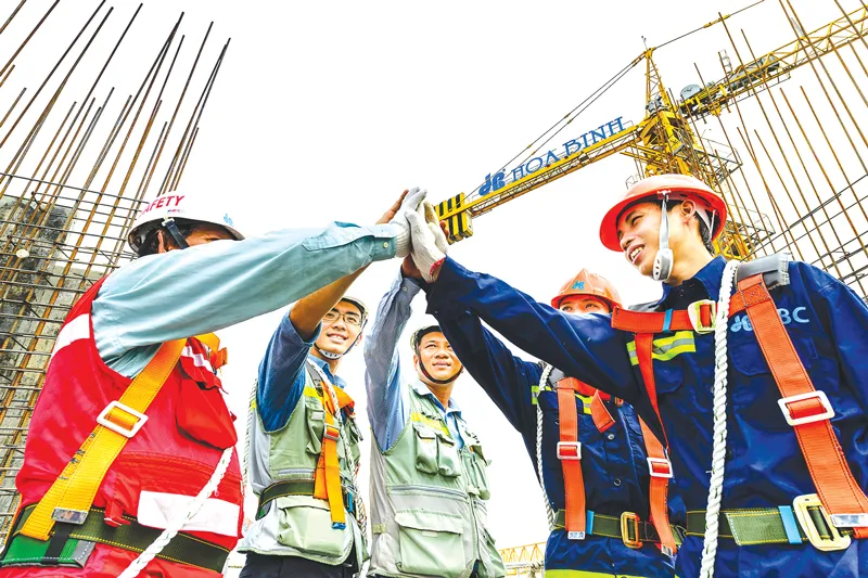 Nhà thầu Hòa Bình đón kỳ tích 75 triệu giờ công an toàn ảnh 2