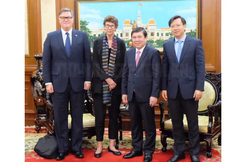 Chủ tịch UBND TPHCM Nguyễn Thành Phong tiếp Đại sứ Grete Lochen. Ảnh: hcmcpv