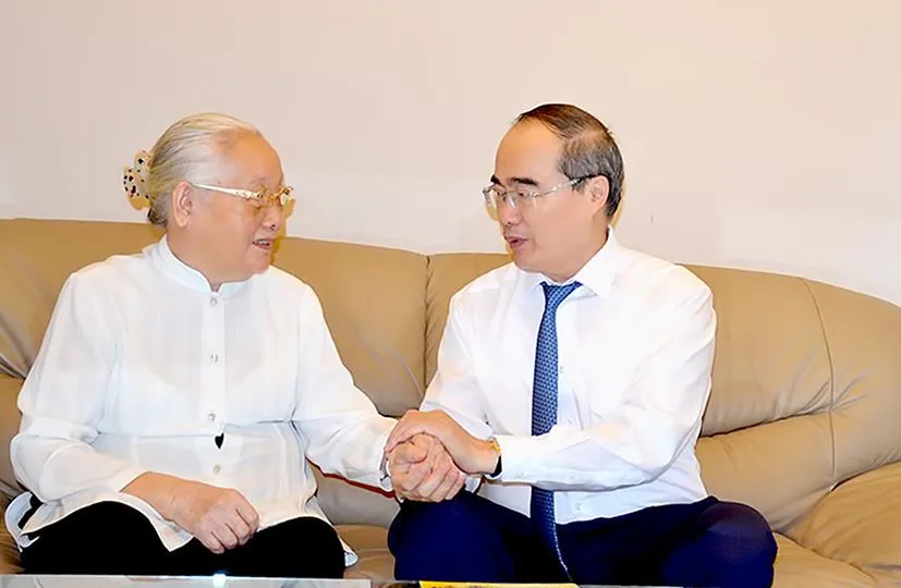 Lãnh đạo Chính phủ và TPHCM thăm các đơn vị y tế, thầy thuốc ảnh 1