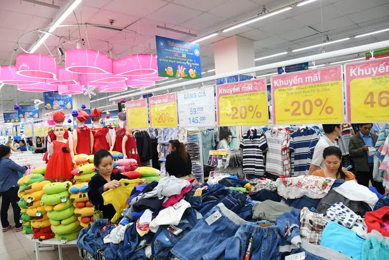 Thời trang Việt chật vật cạnh tranh với hàng nhập khẩu