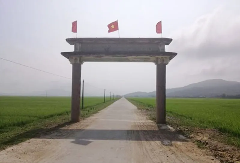 Cổng vào thôn Phú Sơn, nơi xảy ra sự việc