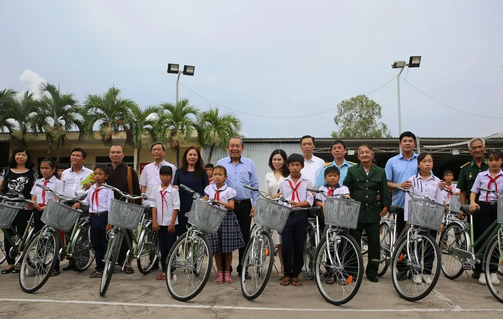 Nhiều hoạt động tri ân những gia đình, cá nhân có công với nước ảnh 1