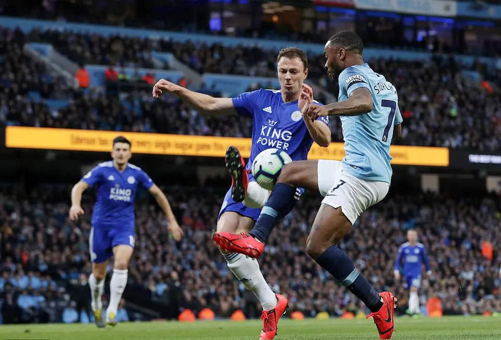 Cú sút thần sầu của V. Kompany đưa Manchester City đến gần ngôi vô địch ảnh 1