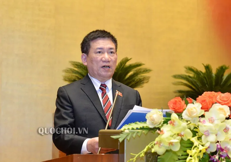 Tổng Kiểm toán Nhà nước  Hồ Đức Phớc trình bày báo cáo kiểm toán quyết toán ngân sách nhà nước năm 2017. Ảnh: Quochoi