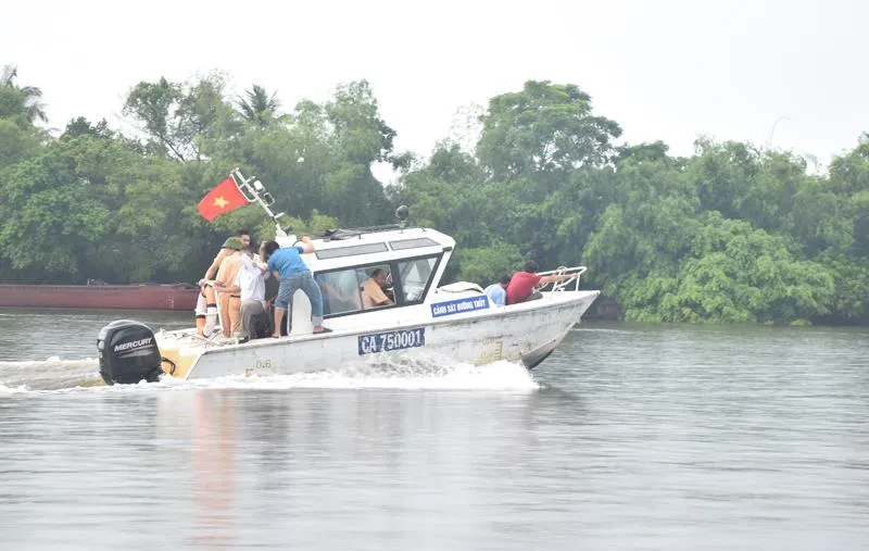 Bắt hàng loạt đối tượng hợp thức hóa nguồn gốc cát khai thác trái phép ảnh 2