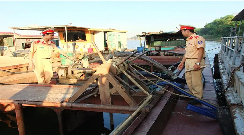 Cảnh sát Đường thủy Công an Thanh Hóa bắt giữ, xử lý các tổ chức, cá nhân vi phạm trong khai thác cát, sỏi trái phép