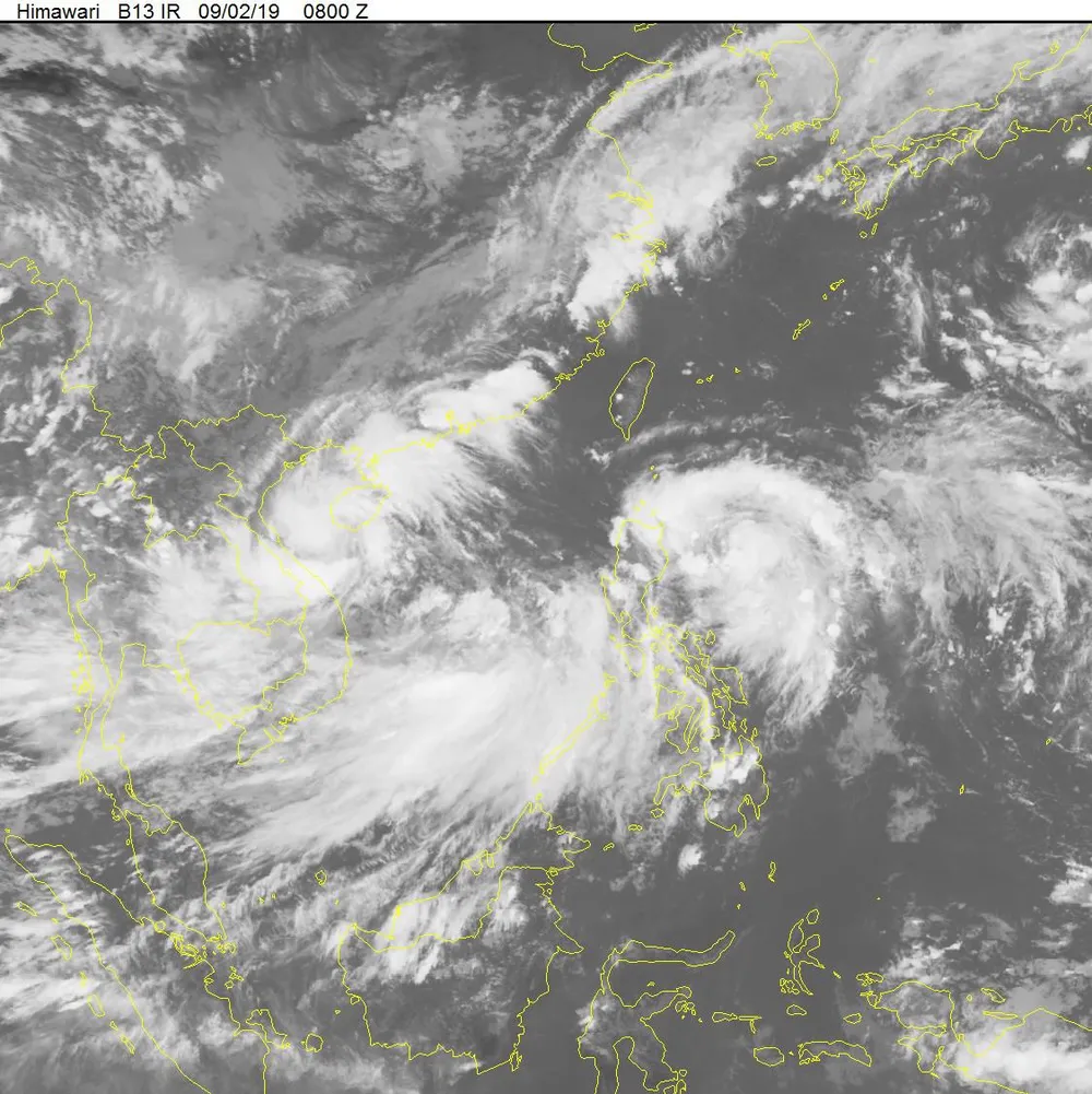 Áp thấp nhiệt đới gần bờ đang diễn biến phức tạp ảnh 1