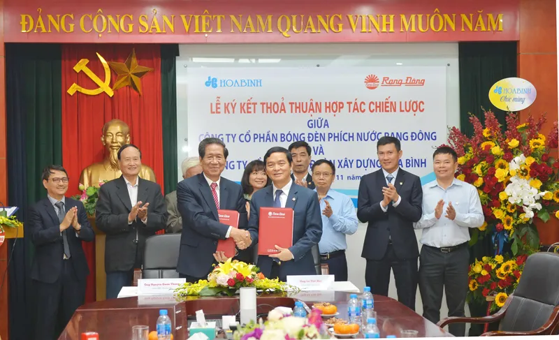 Tập đoàn Xây dựng Hòa Bình và Công ty CP Bóng đèn phích nước Rạng Đông ký kết hợp tác chiến lược ảnh 1