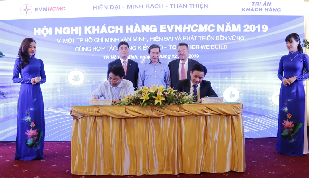 Lễ ký kết giữa Tổng Công ty Điện lực TPHCM với Saigon co.op