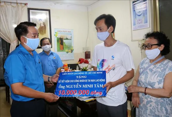 Nhiều hoạt động chăm lo công nhân bị tai nạn lao động, mất việc làm ảnh 1