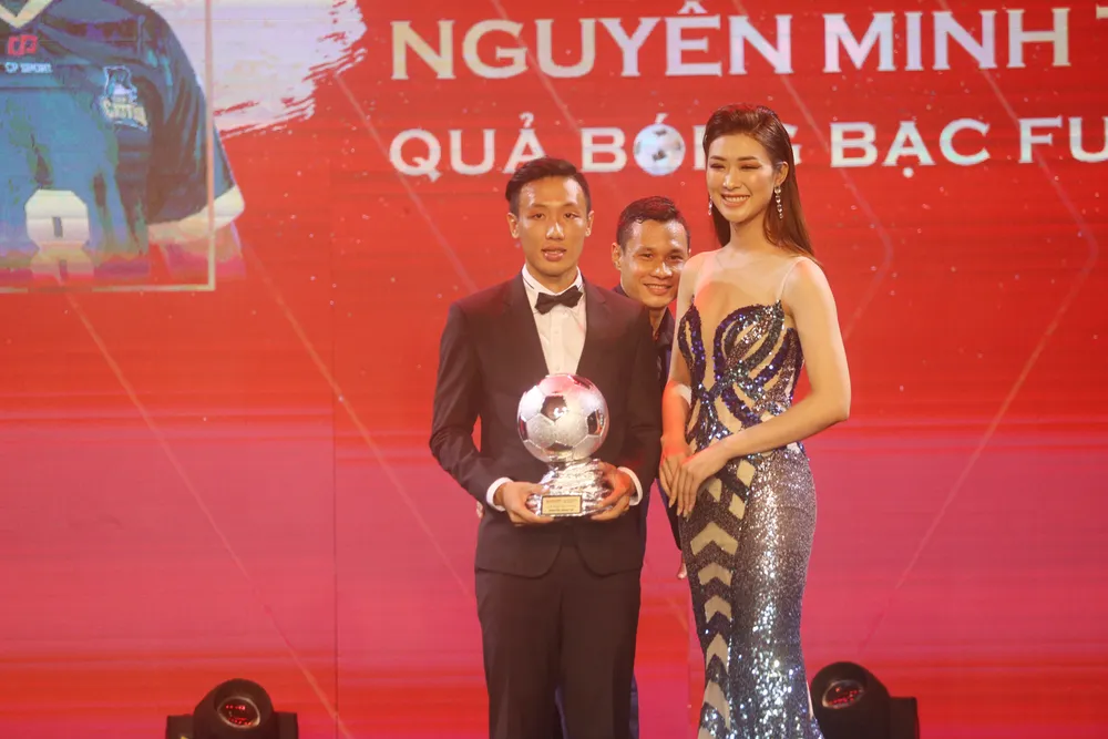 Đỗ Hùng Dũng, Huỳnh Như, Trần Văn Vũ đoạt Quả bóng Vàng Việt Nam 2019 ảnh 15