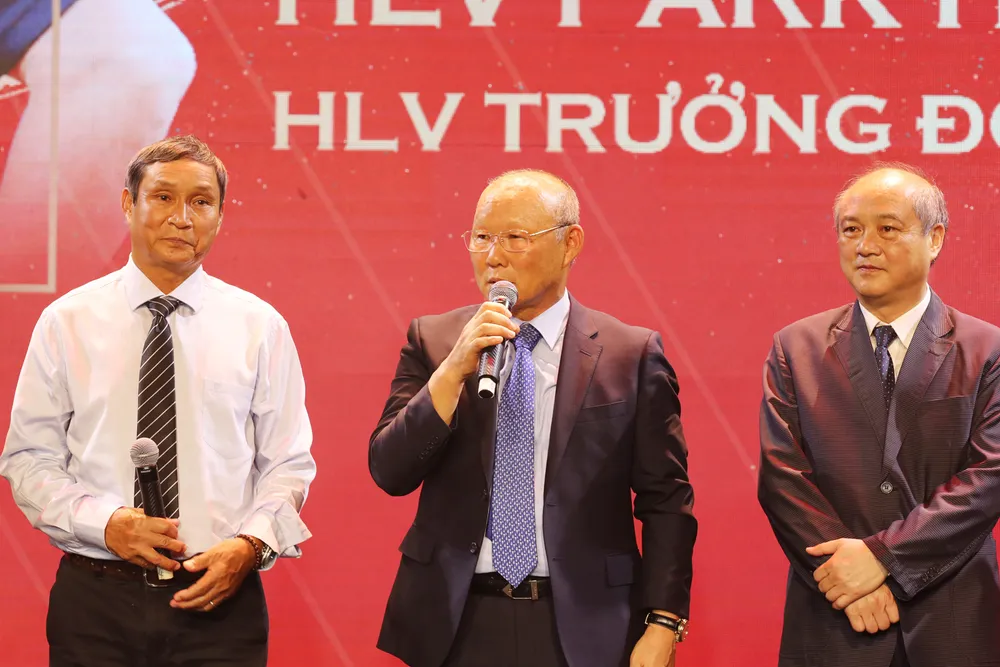 Đỗ Hùng Dũng, Huỳnh Như, Trần Văn Vũ đoạt Quả bóng Vàng Việt Nam 2019 ảnh 13