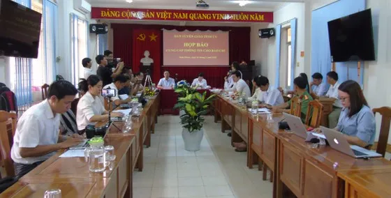 Toàn cảnh buổi họp báo