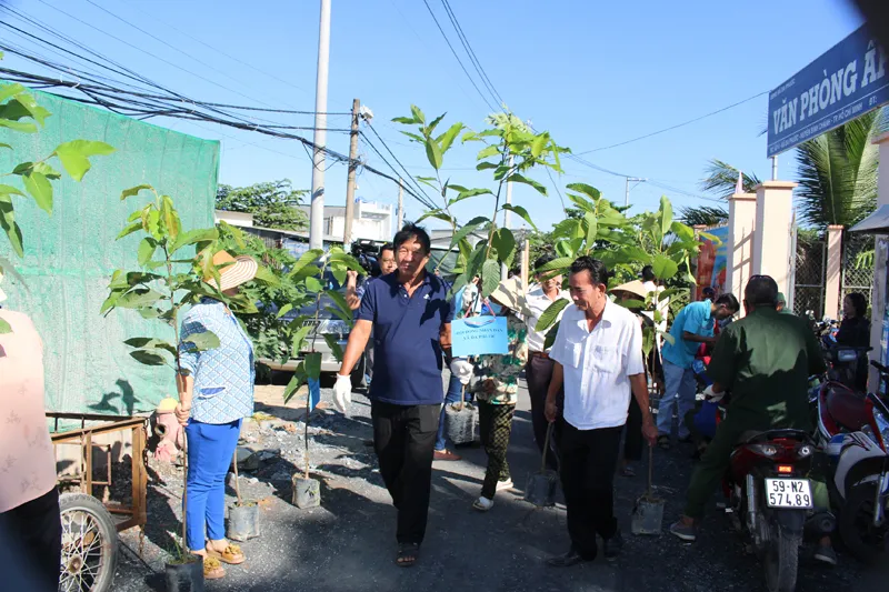 Trồng 600 cây sưa, dầu trong Ngày môi trường thế giới ảnh 1