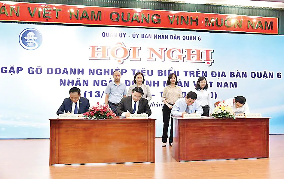 Đại diện SCB tham gia ký kết thỏa thuận hợp tác giữa ngân hàng và các doanh nghiệp