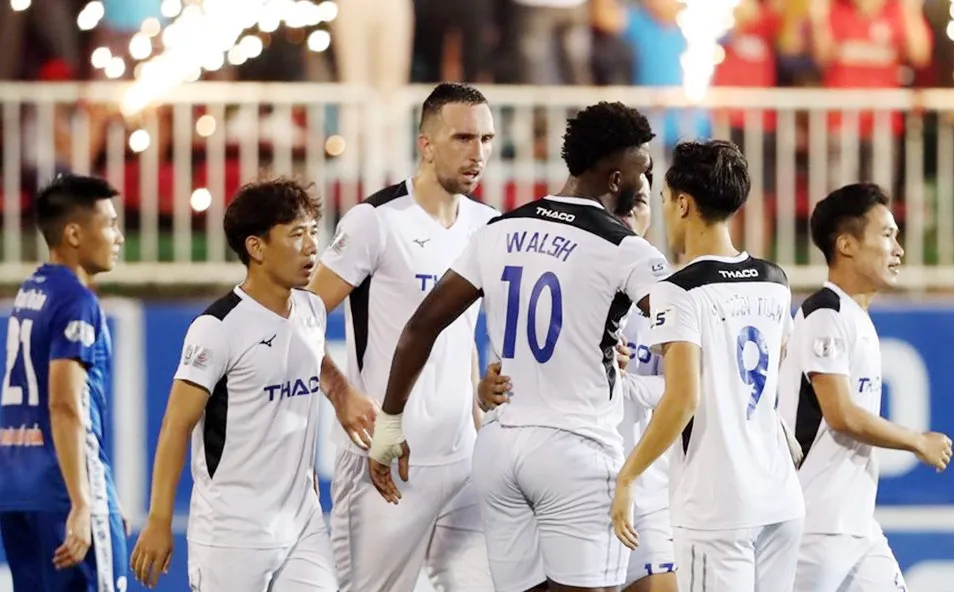 Câu lạc bộ Hoàng Anh Gia Lai trong một trận đấu tại LS V.League 2020