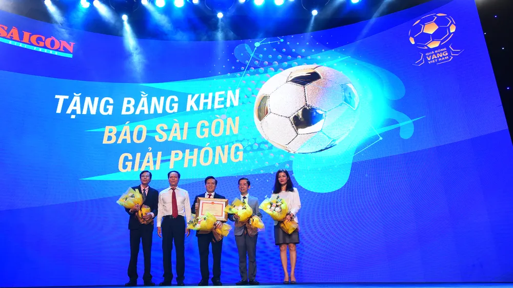 Văn Quyết, Huỳnh Như và Minh Trí đoạt Quả bóng Vàng Việt Nam 2020 ảnh 16