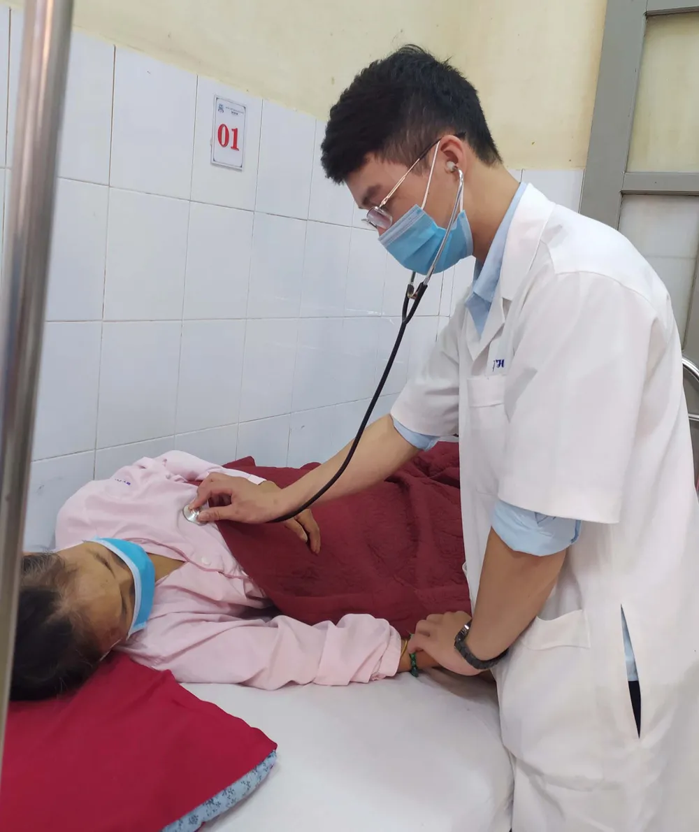 Giọt máu hồng từ tấm lòng y đức ảnh 1