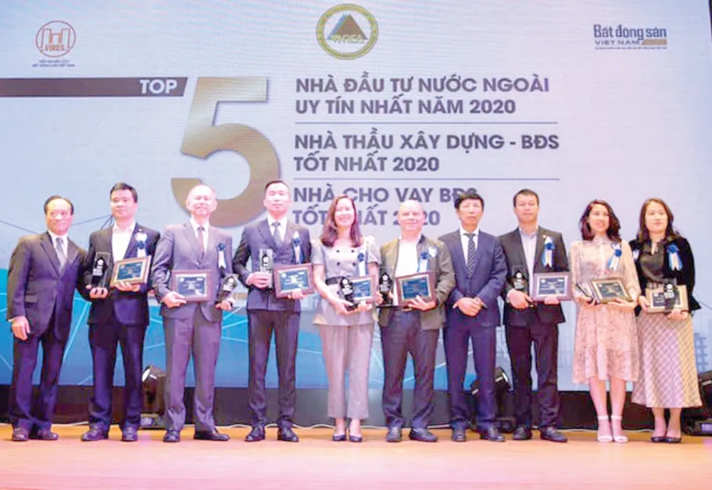 Hòa Bình đón nhận 2 danh hiệu uy tín