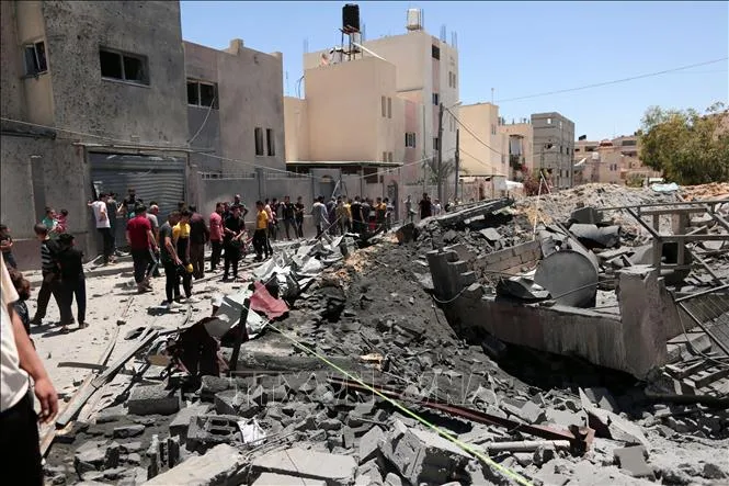 Cảnh đổ nát sau loạt không kích của Israel xuống Dải Gaza ngày 15-5-2021. Ảnh: THX/TTXVN