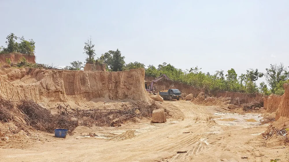 Vật liệu thi công đường cao tốc: Thiếu trầm trọng vì vướng giấy phép  ảnh 1