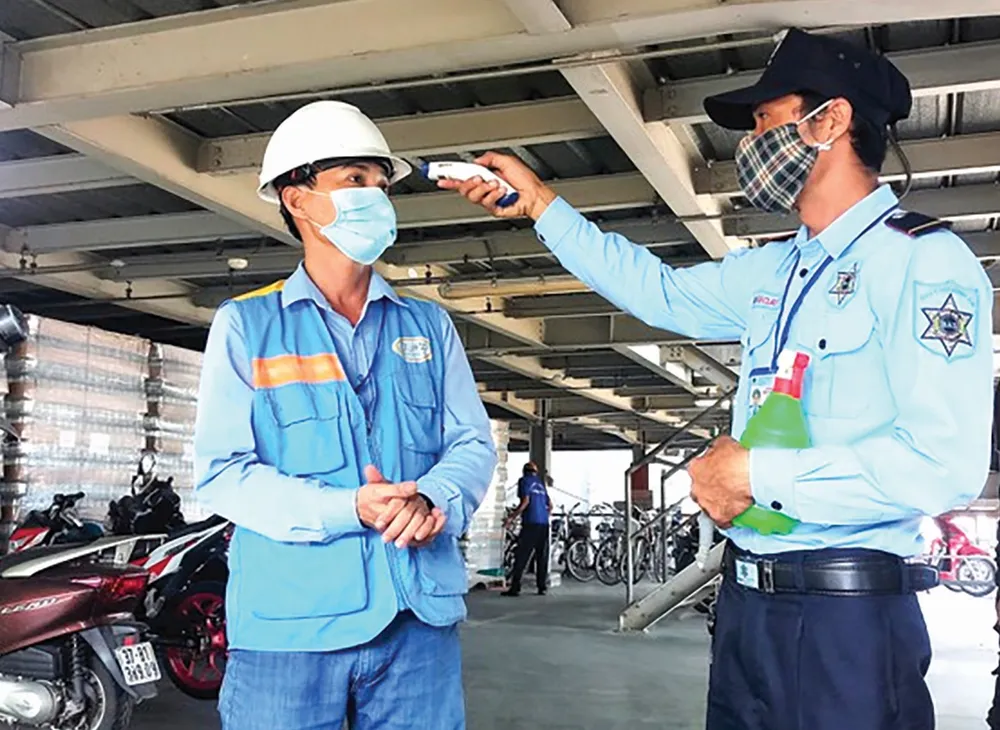 Vaccine phòng Covid-19 cho nhân viên bán lẻ: Bảo vệ sức khỏe cộng đồng và ổn định nguồn cung hàng hóa thiết yếu ảnh 3