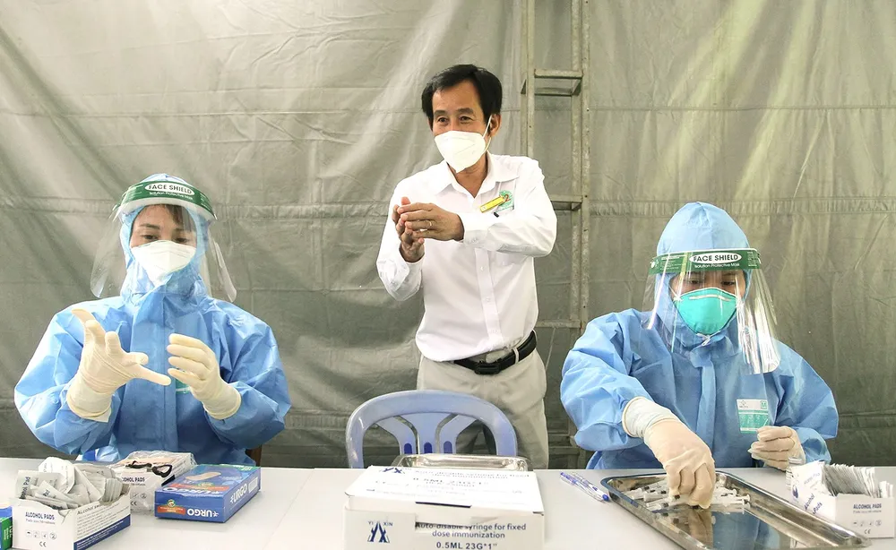 Chuyện tất bật của người thủ lĩnh áo trắng ảnh 2