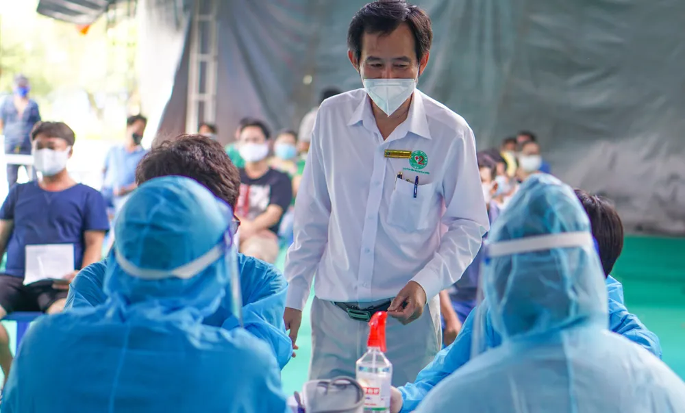 Chuyện tất bật của người thủ lĩnh áo trắng ảnh 4